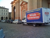 Camioncino davanti al DUOMO (click to enlarge)